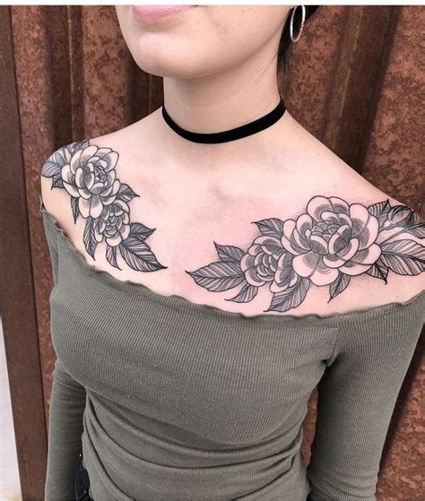 los mejores tatuajes en el pecho para mujeres|Tatuajes mujer pecho